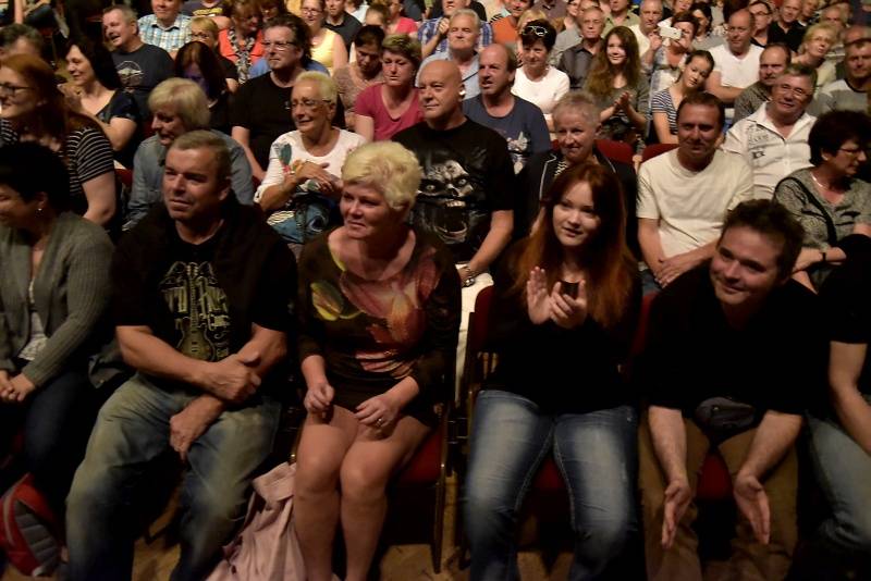 LIVE: Nazareth hrají už jen z nostalgie. V Lucerně emoce nevzbudili