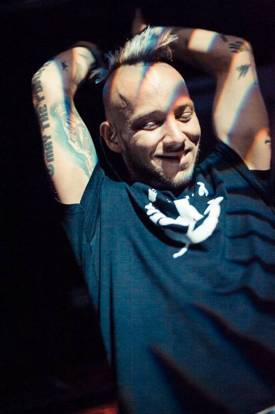 LIVE: Skyline málem zbourali vyprodanou loď Cargo Gallery