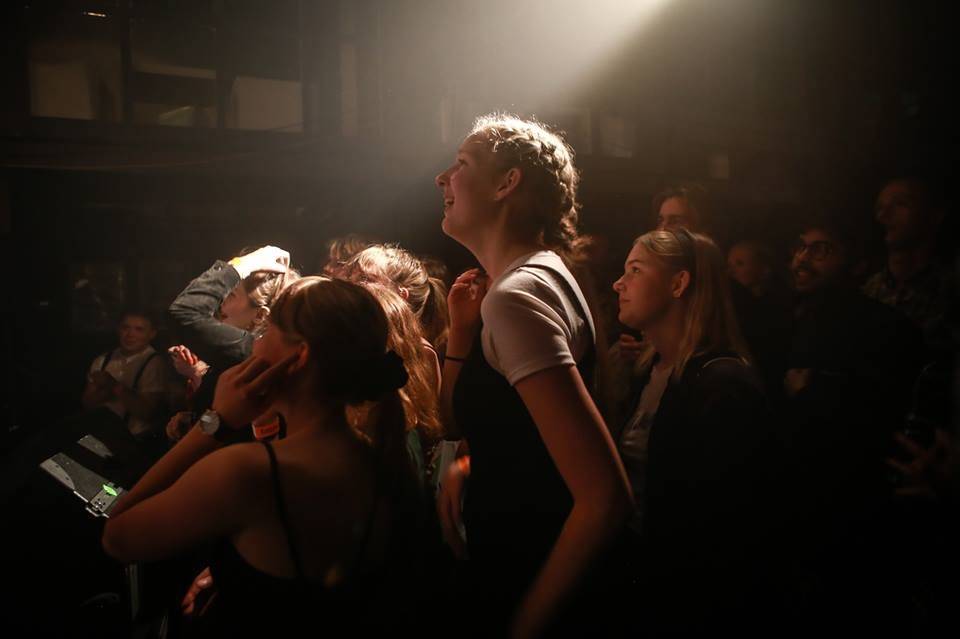 LIVE: Frankie Cosmos a Porches za(u)jati ve vlastním mikrosvětě