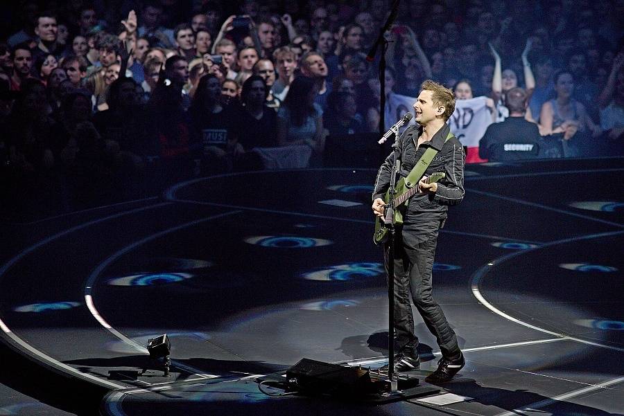 LIVE: Muse si v Praze na otáčivém pódiu opět vybojovali titul: Nejlepší koncertní kapela současnosti