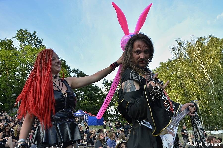 LIVE: Vrcholy Metalfestu v Plzni: metalová Xena Floor Jansen táhla Nightwish, Udo Dirkschneider nestárne