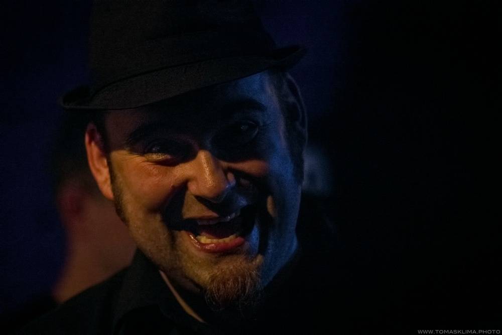 LIVE: Sto zvířat v horku zchladilo Pražany hity i humorem. Směly se sundavat podprsenky!