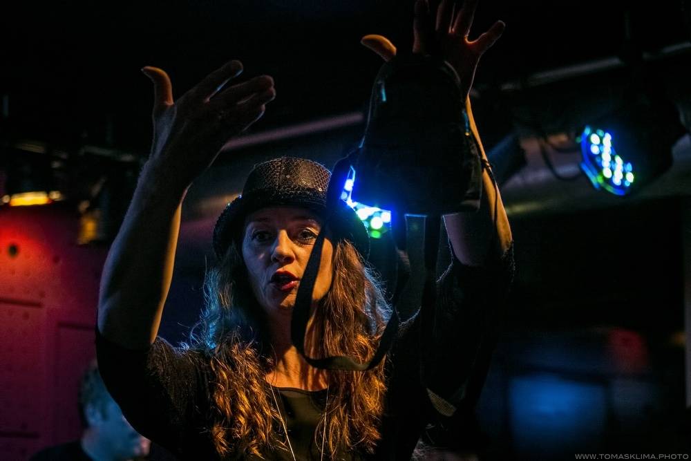 LIVE: Sto zvířat v horku zchladilo Pražany hity i humorem. Směly se sundavat podprsenky!