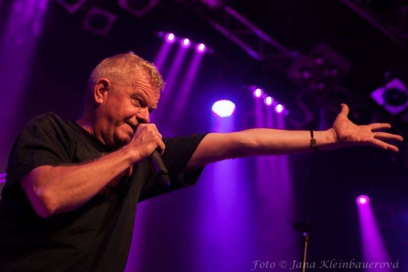 LIVE: Mňága a Žďorp označila Prahu za hlavní město reggae a vzkázala, ať se nebojíme silných