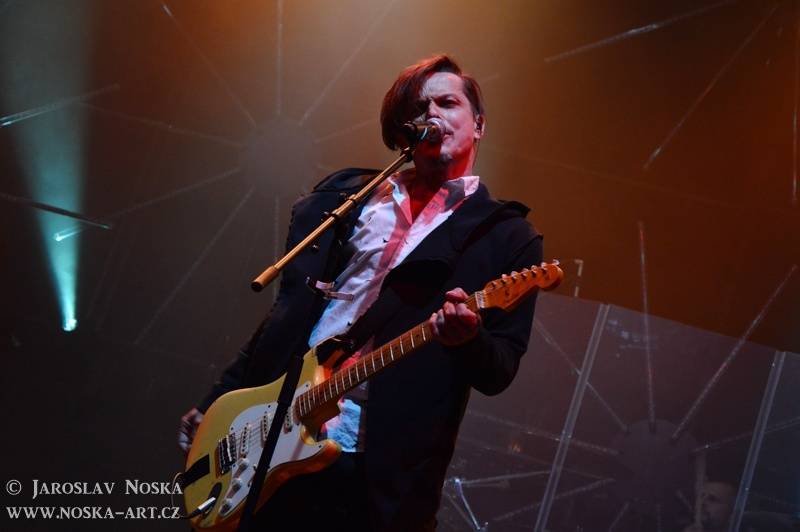 LIVE: Votvírák v Milovicích rozjásal první den tisíce lidí. Jiří Macháček políbil divačku, Rybičky 48 oslnili ohněm