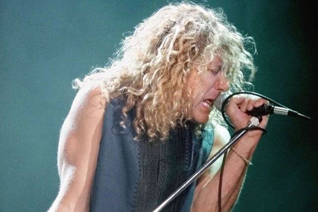 RETRO: Robert Plant poprvé v Praze v roce 1993: Brilantní výkon narušilo zranění fanouška