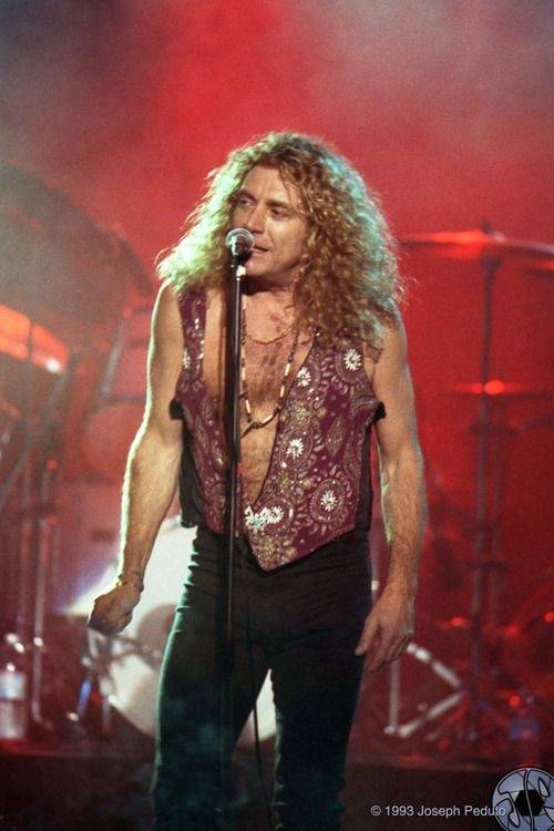 RETRO: Robert Plant poprvé v Praze v roce 1993: Brilantní výkon narušilo zranění fanouška
