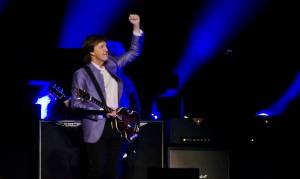 LIVE: Paul McCartney v Praze vzpomínal na Johna Lennona i George Harrisona a zařídil jedno manželství