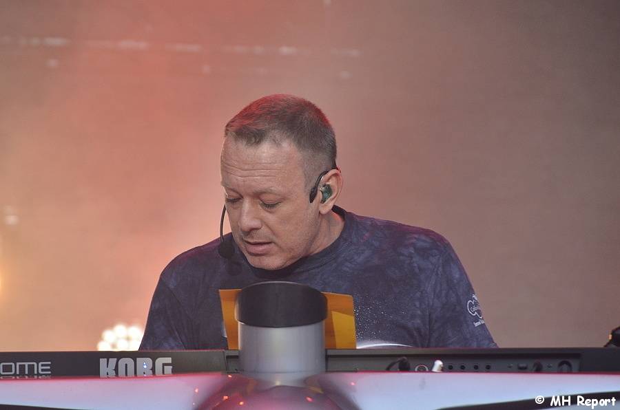 LIVE: Třicetiny Lucie v Plzni: Fanoušci při výtečné show jásali tak, že překřičeli i kapelu