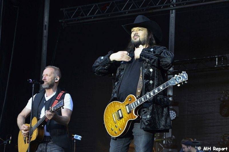 LIVE: Třicetiny Lucie v Plzni: Fanoušci při výtečné show jásali tak, že překřičeli i kapelu