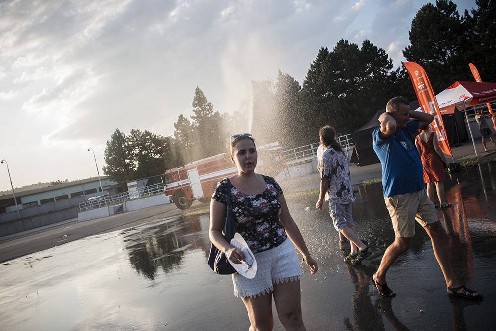 LIVE: Lucie slavila festivalově i v Brně, fanoušci přečkali tropy