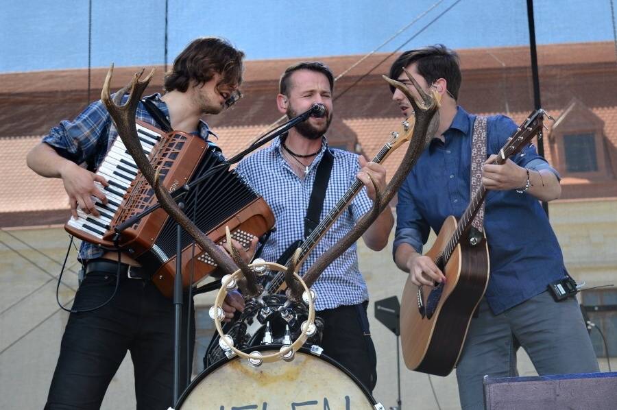 LIVE: Nebe a Jelen podpořili koncerty evropský fotbalový šampionát