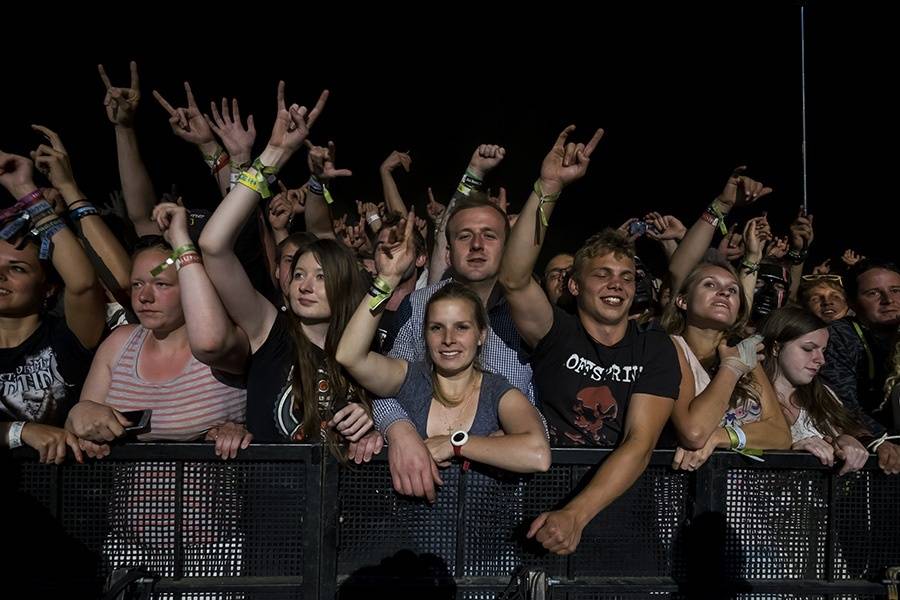 LIVE: Offspring na Rock for People moc nemluvili, pod pódiem to přesto žilo