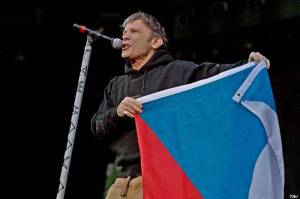 LIVE: Iron Maiden přijeli do Prahy s novým albem, ale po starých kolejích
