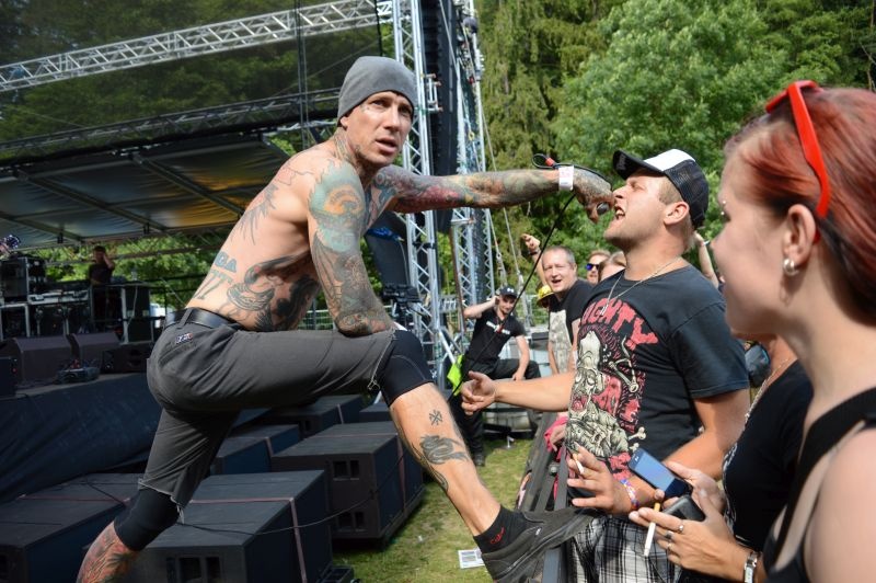 LIVE: Nabitý Vysočina fest: Kabát přivezl plamenomety, Jelen pokřtil vlčata