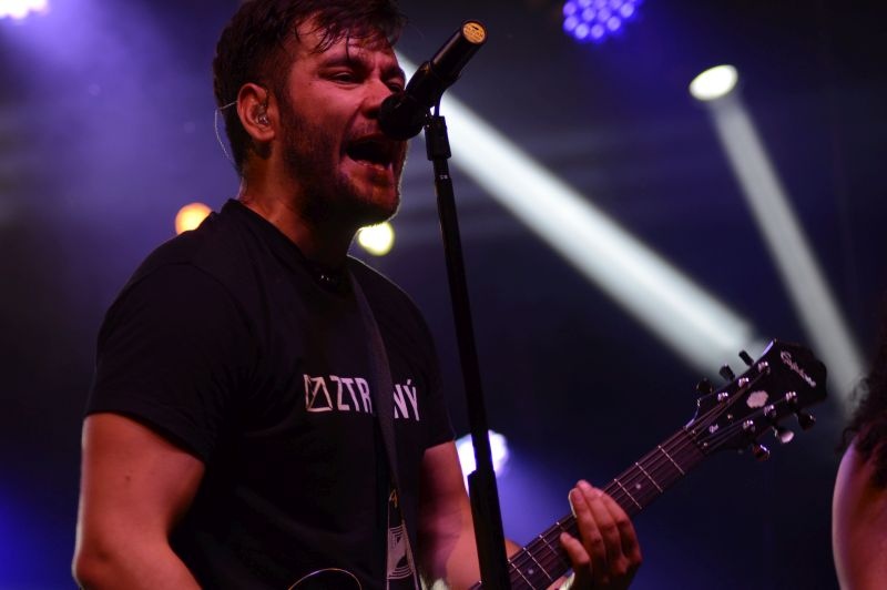 LIVE: Nabitý Vysočina fest: Kabát přivezl plamenomety, Jelen pokřtil vlčata