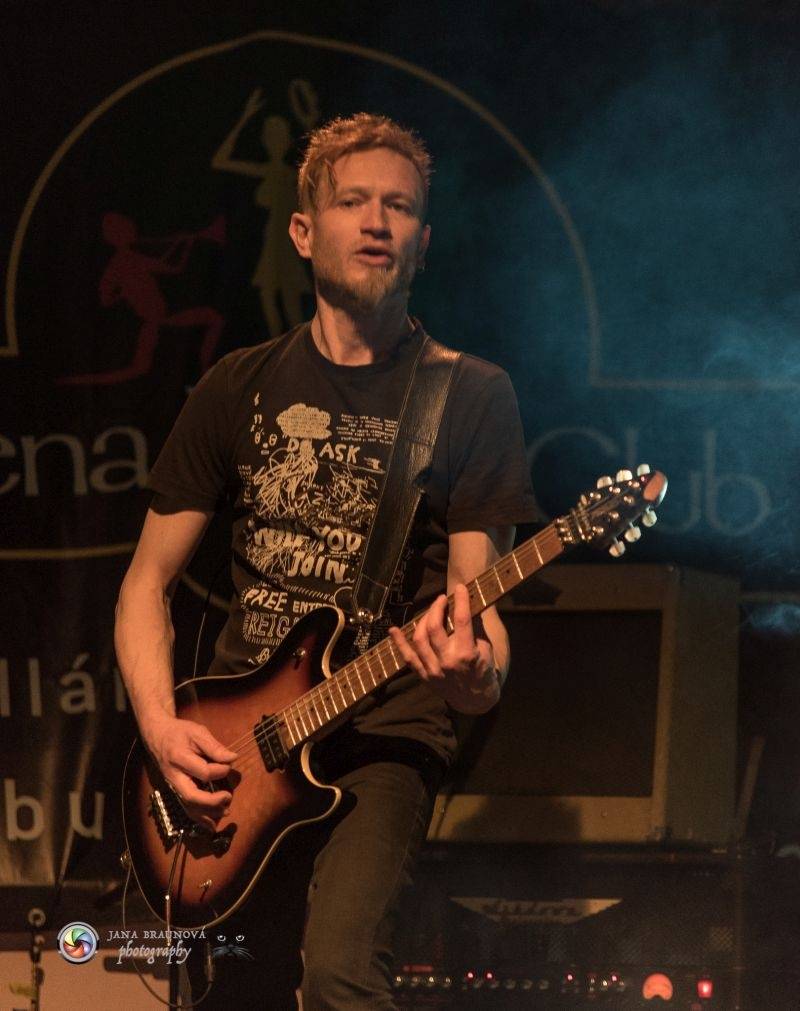 LIVE: Vzkříšení Precedens s Ivou Marešovou rozháněli Černý nebe ve Žlutých lázních