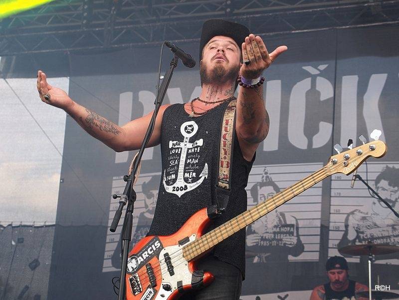 LIVE: Hrady CZ letos podruhé: Kunětická hora ve znamení Kabátu, tropického žáru a svobody Tibetu