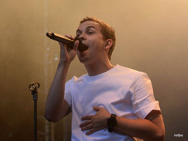 LIVE: Leoš Mareš se na Sázavafestu vrátil k mikrofonu, zazářili Miro Šmajda i Blue Effect