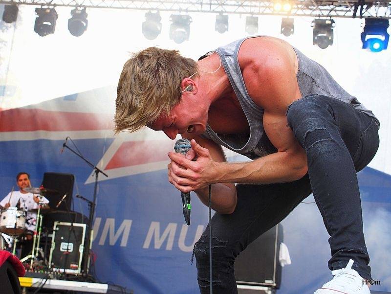 LIVE: Leoš Mareš se na Sázavafestu vrátil k mikrofonu, zazářili Miro Šmajda i Blue Effect