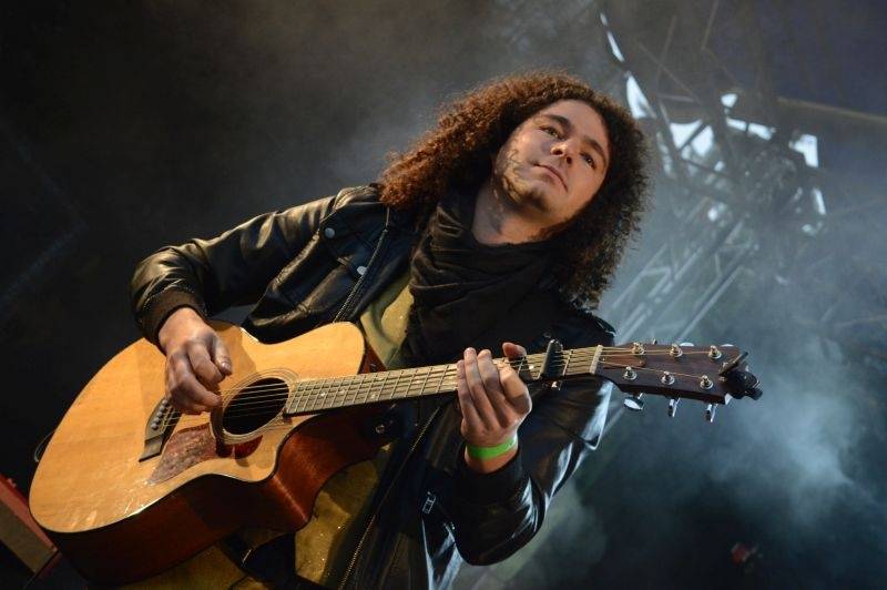 LIVE: Léto lásky pro děti i dospělé. Ewa Farna slavila narozeniny, Slza vyvolala davovou hysterii