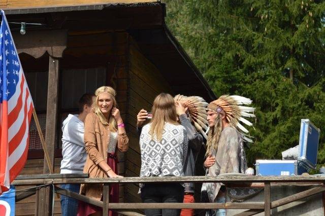 LIVE: Léto lásky pro děti i dospělé. Ewa Farna slavila narozeniny, Slza vyvolala davovou hysterii