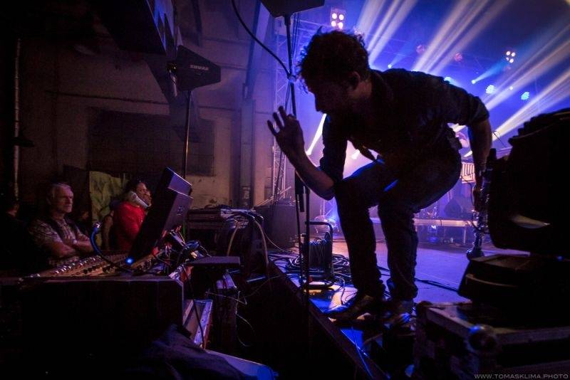 LIVE: Prahu roztančil electroswing, na Swing Me Prague přijeli i francouzští Caravan Palace