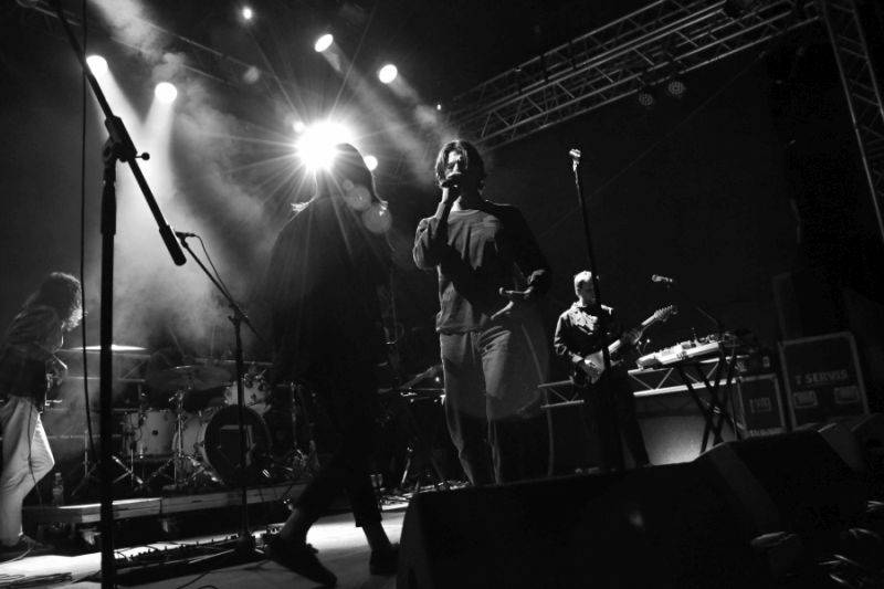 LIVE: The Neighbourhood - pozor na to, koho milujete