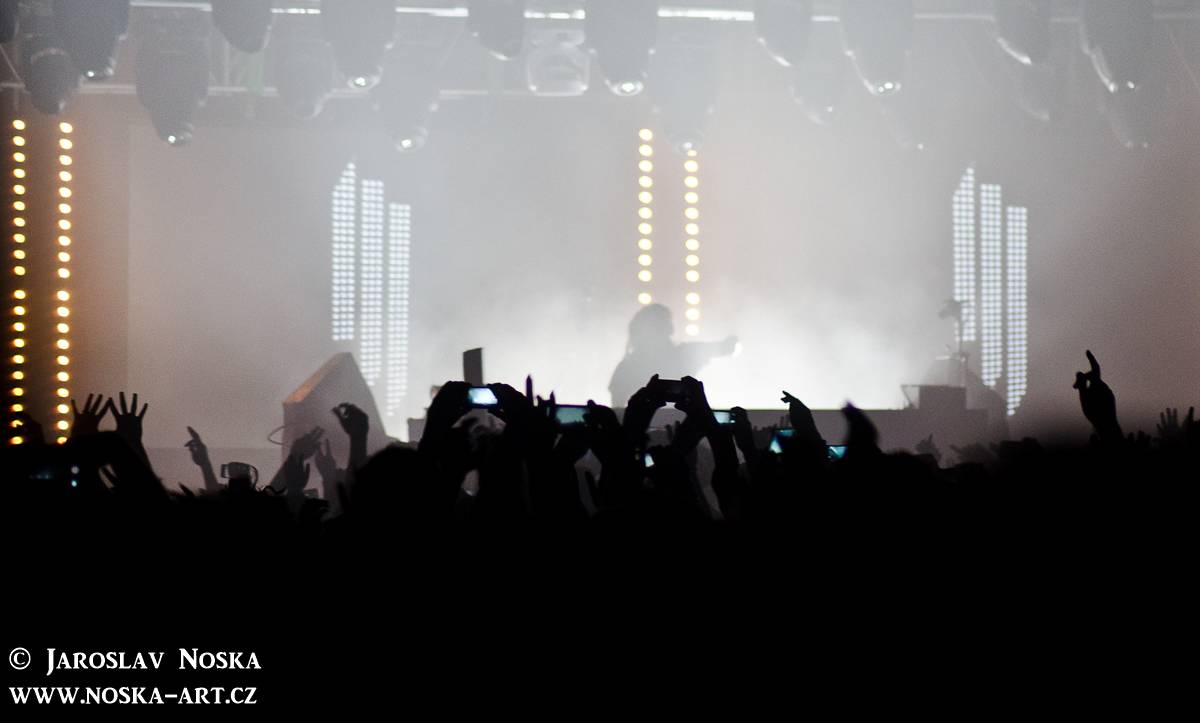 LIVE: Skrillex v Praze - profesionální diskotéková sauna