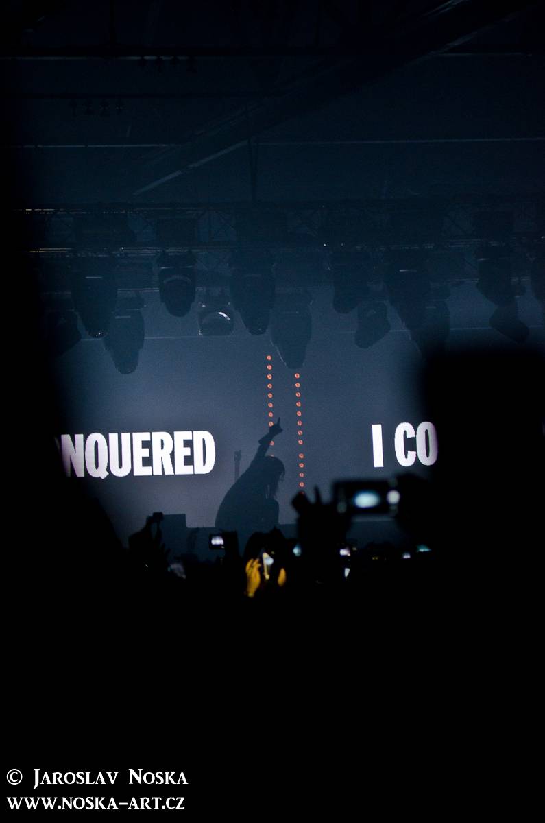 LIVE: Skrillex v Praze - profesionální diskotéková sauna