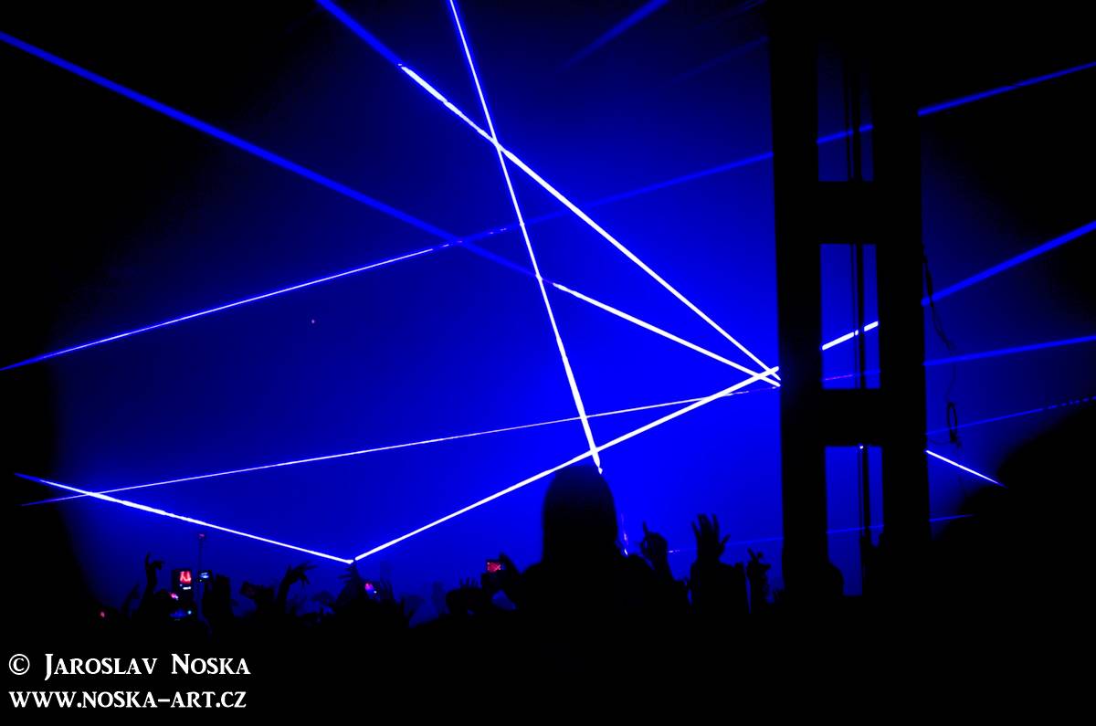 LIVE: Skrillex v Praze - profesionální diskotéková sauna