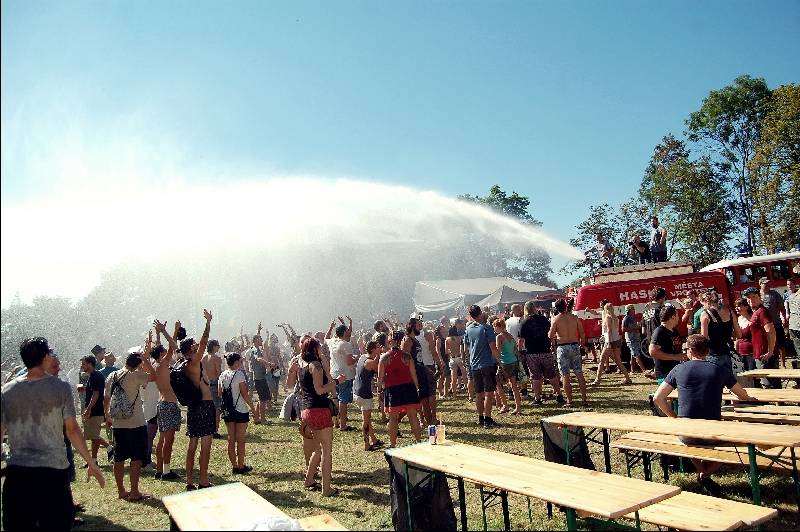 LIVE: Ve Vroutku to žilo! Rock For Churchill rozpálili Modestep, Nneka nebo Dub FX
