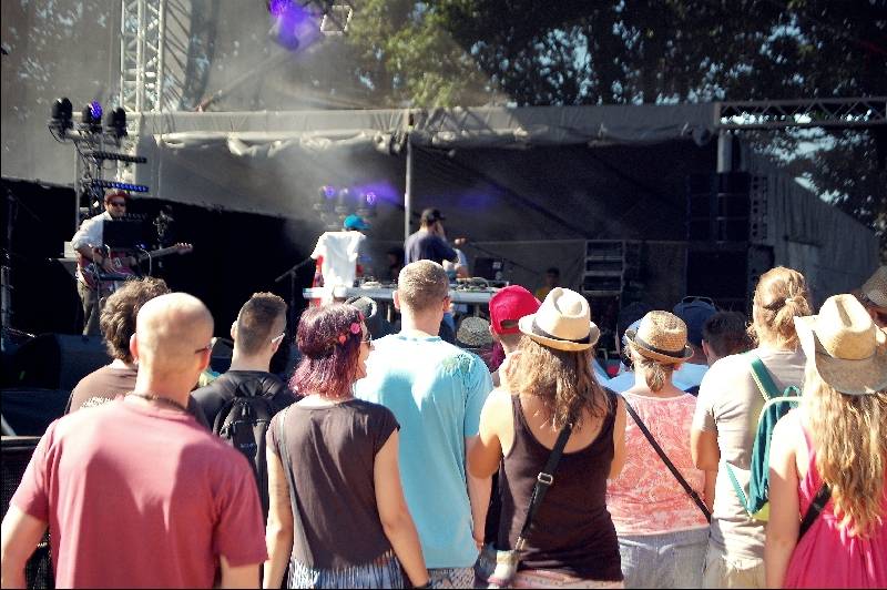 LIVE: Ve Vroutku to žilo! Rock For Churchill rozpálili Modestep, Nneka nebo Dub FX