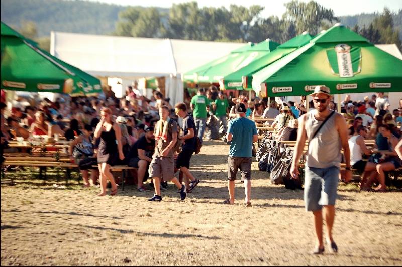 LIVE: Ve Vroutku to žilo! Rock For Churchill rozpálili Modestep, Nneka nebo Dub FX