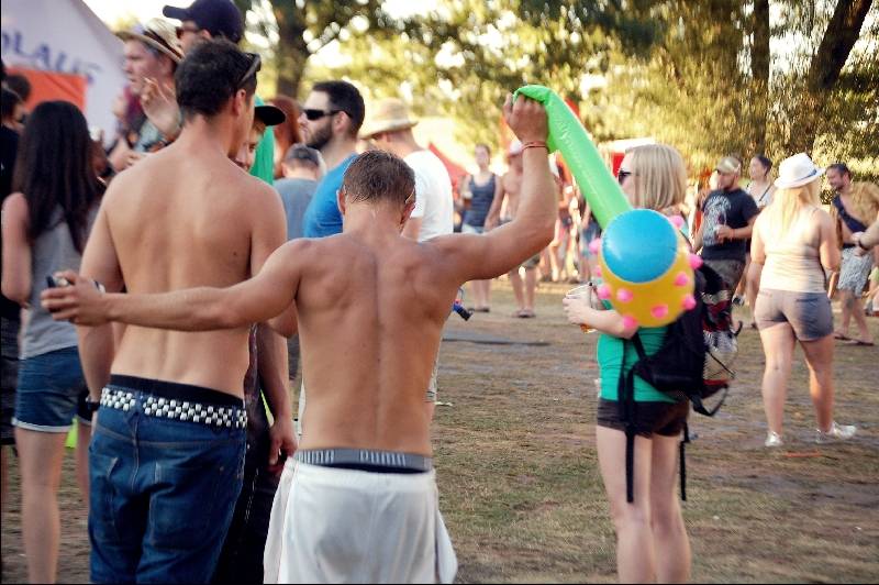 LIVE: Ve Vroutku to žilo! Rock For Churchill rozpálili Modestep, Nneka nebo Dub FX