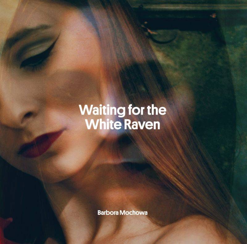 RECENZE: Barbora Mochowa není jenom česká Lana Del Rey