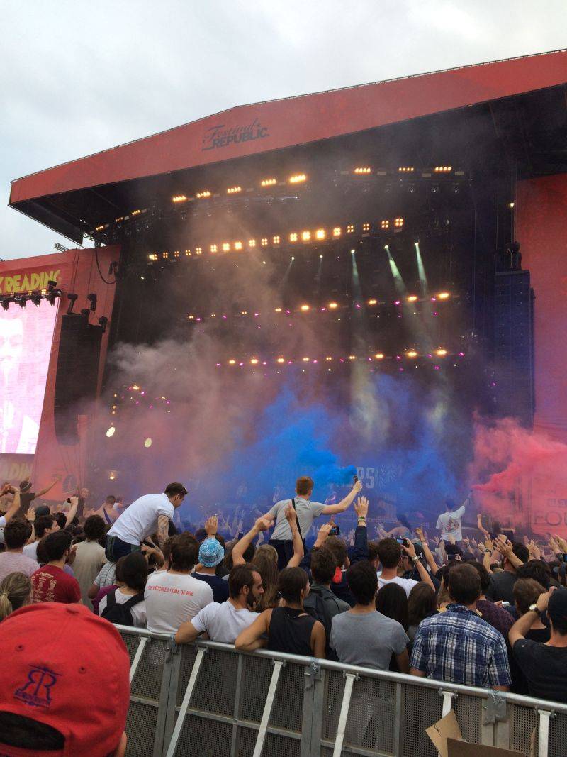 LIVE: Britský Reading festival: Oheň, slunce a pot s Red Hot Chili Peppers nebo Biffy Clyro