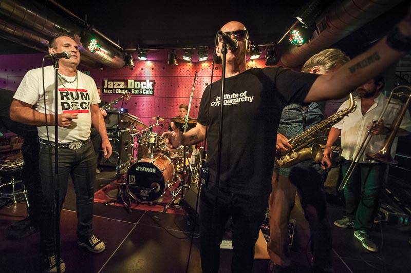 LIVE: Funky uragán J.A.R. kope za mír a je Potomek Prahy!