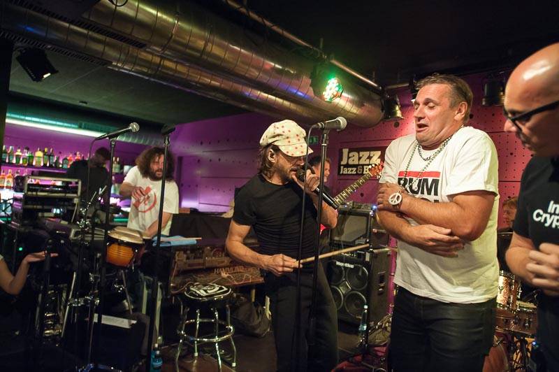 LIVE: Funky uragán J.A.R. kope za mír a je Potomek Prahy!