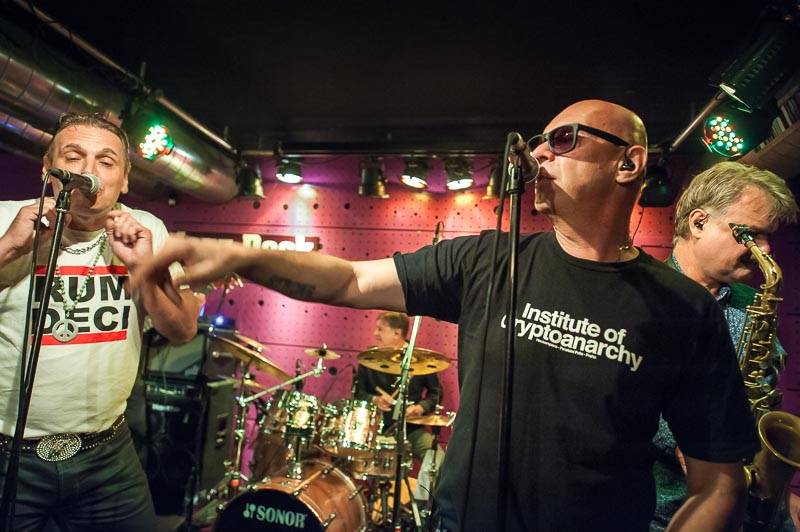 LIVE: Funky uragán J.A.R. kope za mír a je Potomek Prahy!