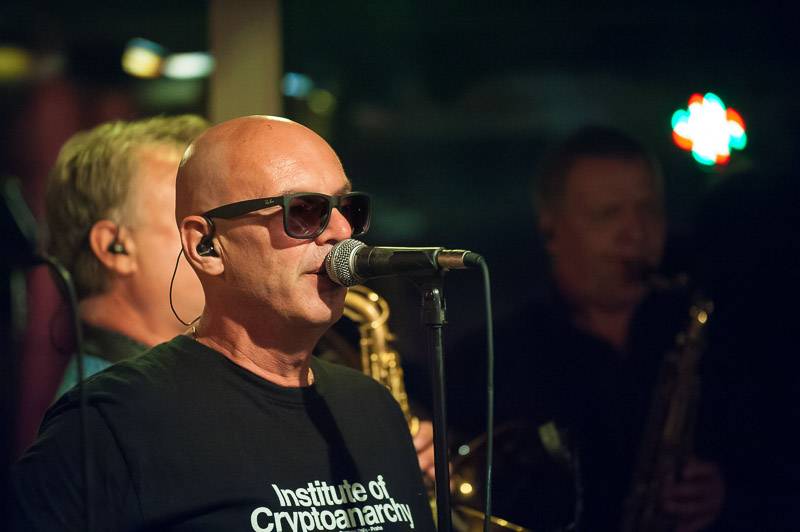 LIVE: Funky uragán J.A.R. kope za mír a je Potomek Prahy!