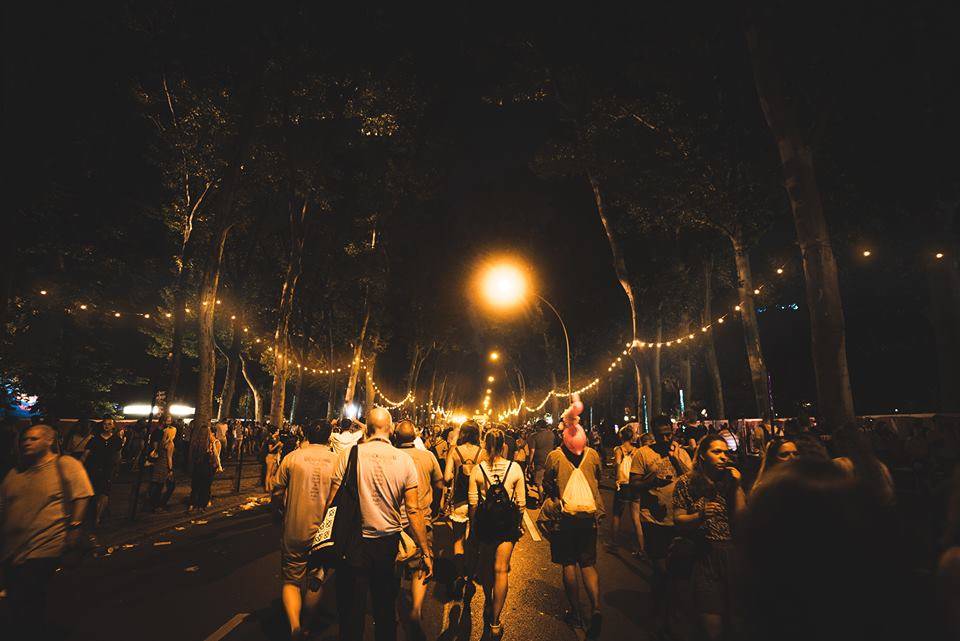 LIVE: Lollapalooza v Berlíně: Lindsey Stirling se věnovala hlavně gymnastice, Kings Of Leon potvrdili svou pověst