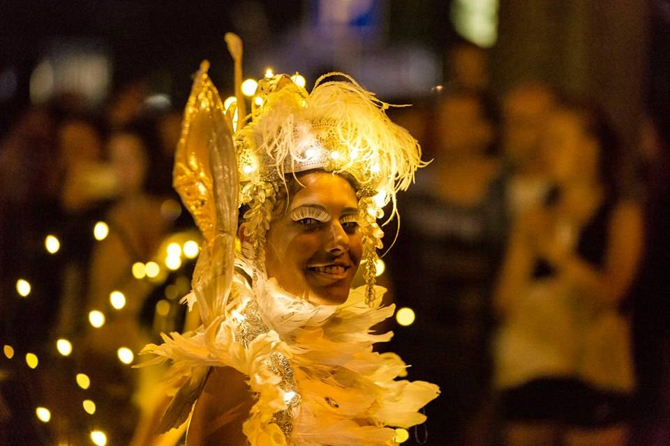 LIVE: Lollapalooza v Berlíně: Lindsey Stirling se věnovala hlavně gymnastice, Kings Of Leon potvrdili svou pověst