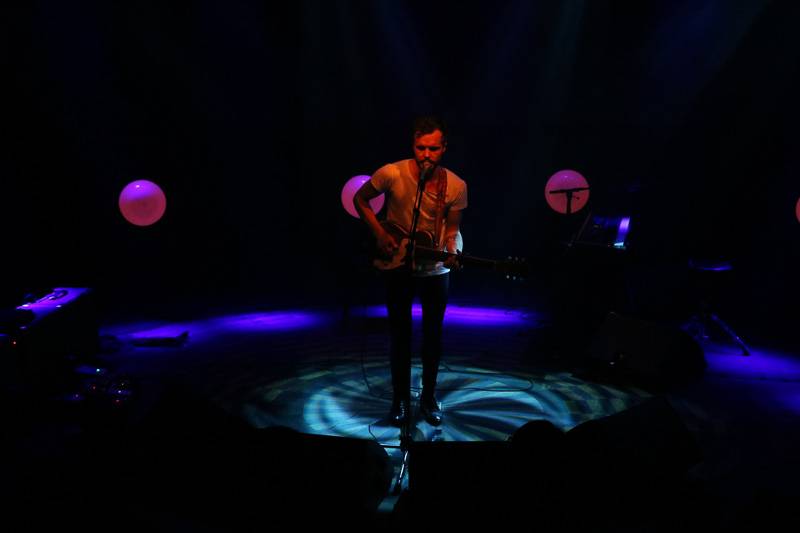 LIVE: The Tallest Man On Earth odehrál v Praze folkovou one man show