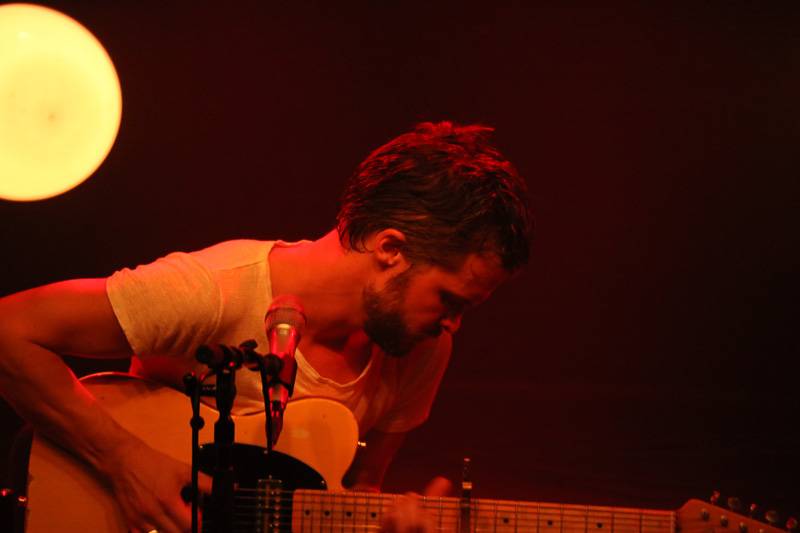 LIVE: The Tallest Man On Earth odehrál v Praze folkovou one man show