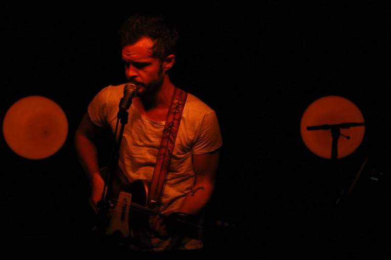 LIVE: The Tallest Man On Earth odehrál v Praze folkovou one man show