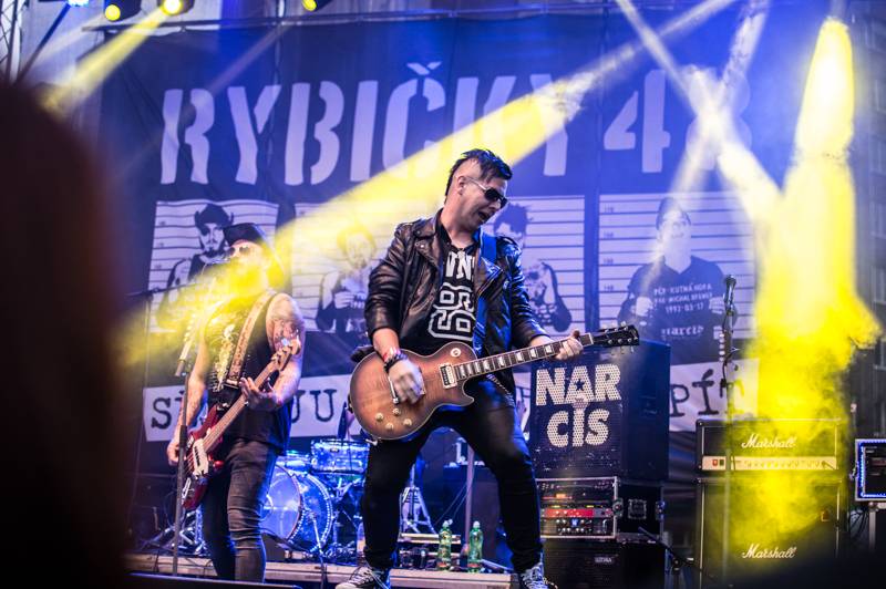 LIVE: Kamera open air doplatil na špatné počasí. UDG nebo Rybičky 48 přesto bavili