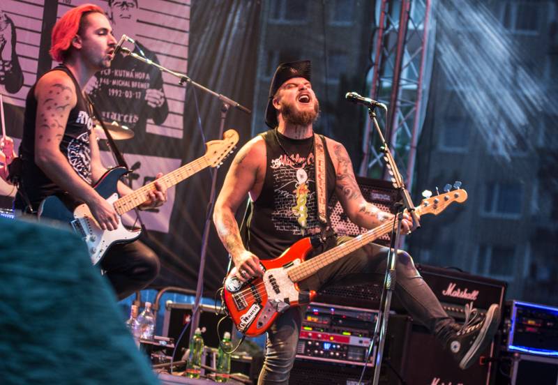 LIVE: Kamera open air doplatil na špatné počasí. UDG nebo Rybičky 48 přesto bavili