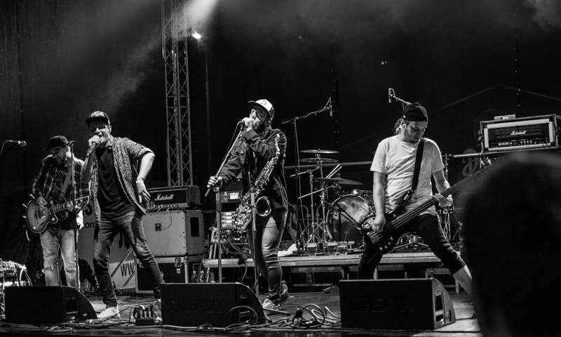 LIVE: Kamera open air doplatil na špatné počasí. UDG nebo Rybičky 48 přesto bavili