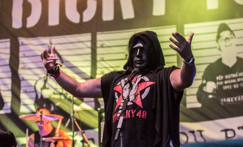 LIVE: Kamera open air doplatil na špatné počasí. UDG nebo Rybičky 48 přesto bavili